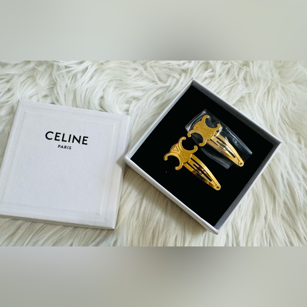 [SOLD] Celine Triomph snap hair clip.